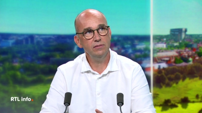 Quelle est la situation actuelle des réserves de sang ? Quels groupes sanguins sont les plus recherchés en ce moment ? Quel volume de sang faut-il collecter chaque semaine pour répondre aux besoins ? Autant de questions pour Thomas Paulus, du service du sang de la Croix-Rouge.