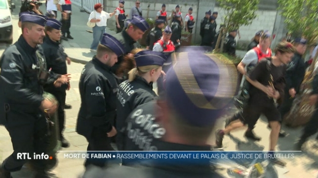 D'un côté, les collègues du policier inculpé dans l'affaire de la course-poursuite mortelle à Ganshoren se sont rassemblés pour marquer leur unité. De l'autre, deux actions citoyennes: l'une en mémoire de Fabian, l'enfant décédé, l'autre pour Sourour Abouda, morte en 2023 dans un commissariat.