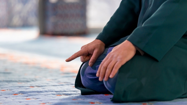Une personne durant une prière