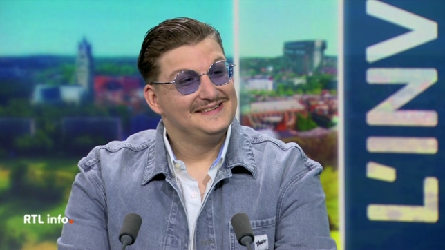 Fabio est un humoriste belge d'origine sicilienne qui propose un spetacle intitulé À l'italienne qui sera joué au Cirque Royal le 18 septembre prochain.