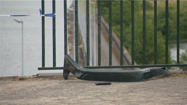 Une personne est restée coincée pendant 40 minutes samedi après-midi dans une voiture tombée dans l’eau à hauteur du barrage de Lanaye (Visé, province de Liège), indiquent les pompiers de Liège.