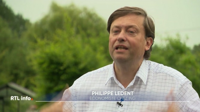 L'agence de notation américaine Standard & Poor's a revu à la baisse  son évaluation de la notation de la Région de Bruxelles-Capitale. L'absence persistante de gouvernement régional inquiète l'agence de notation. L'agence Fitch a dégradé la note de la Belgique à A+, contre AA- auparavant.