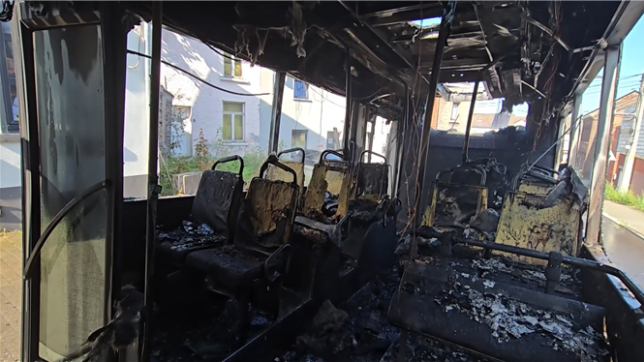 Un incendie et une explosion de moteur ont eu lieu ce matin à Charleroi. Les pompiers ont rapidement maîtrisé les deux situations, survenues l’une après l’autre.