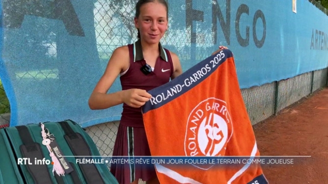 Elle est originaire d'Emines, petit village du côté d'Eghezée. Elle vient de passer 3 semaines extraordinaires à Paris, où elle faisait partie de l'équipe des ramasseurs de balles, mais Artémis compte bien être joueuse professionnelle elle-même. Elle s'entraîne très dur.