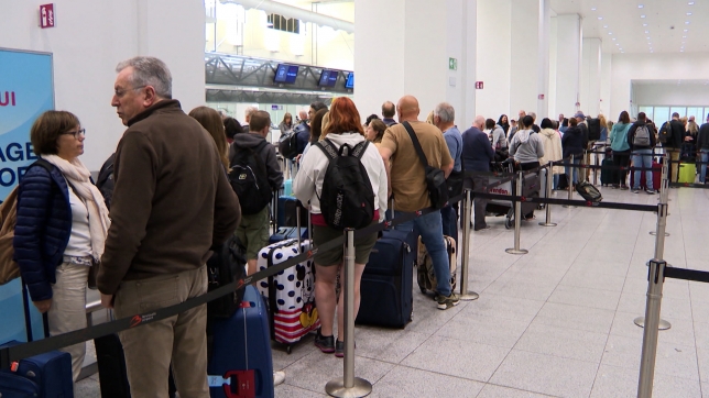 Pour lutter contre la pénurie de personnel, le plan été envisage des renforts temporaires, issus d’autres services de l’aéroport.