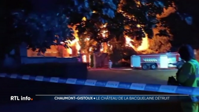 Le château de la Bacquelaine situé à Chaumont-Gistoux a été réduit en cendre, en raison d'un incendie qui s'y est déclaré la nuit dernière. Les pompiers sont actuellement à la recherche d'une éventuelle victime.
