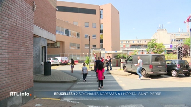 2 soignants du service des urgences de l'hôpital Saint-Pierre à Bruxelles ont été blessés à l'arme blanche par un patient. Le suspect, dont les motivations sont encore assez floues, a été rapidement interpellé. Ce soir, les 2 victimes sont considérées comme étant hors de danger.