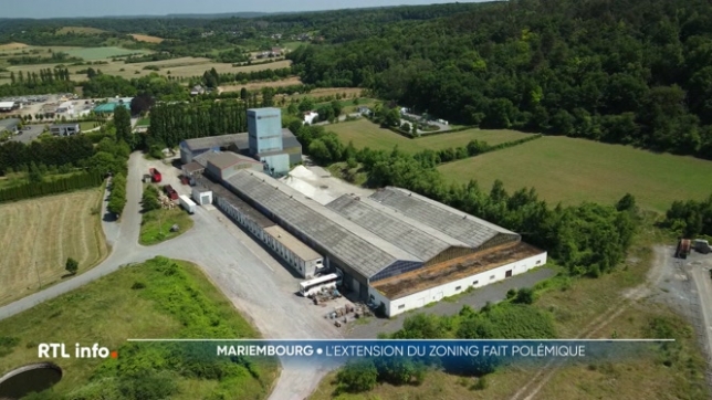 C'est un projet qui fait polémique à Mariembourg (Couvin). Il s'agit de l'extension du zoning industriel, qui prévoit l'expropriation de 38 hectares de terres agricoles. 4 fermes sont concernées. Aujourd'hui, des agriculteurs et des associations ont décidé de se mobiliser et de s'y opposer.