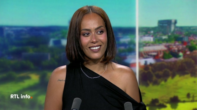 Amel Bent présente son nouvel album Minuit Une