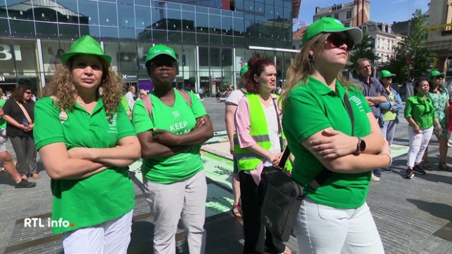 Le gouvernement fédéral a été pris à partie aujourd'hui par les professionnels du nettoyage. La CSC dénonce des mesures de l'Arizona qui compliquent encore davantage les conditions de travail du personnel de nettoyage, majoritairement féminin, à temps partiel et souvent en difficulté financière.