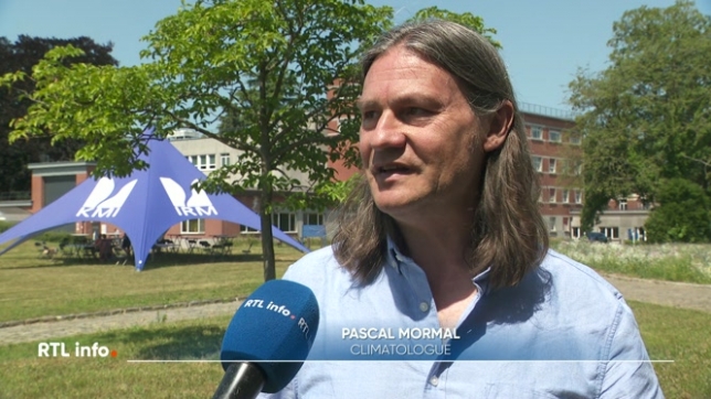 Depuis quelques jours, nous sommes en présence d'un blocage anticyclonique, c'est ce qui provoque cette chaleur. L'Europe est encadrée par deux dépressions au milieu desquelles passe un flux très puissant d'air tropical. Est-ce normal ? Les explications de Pascal Mormal, météorologue à l'IRM.