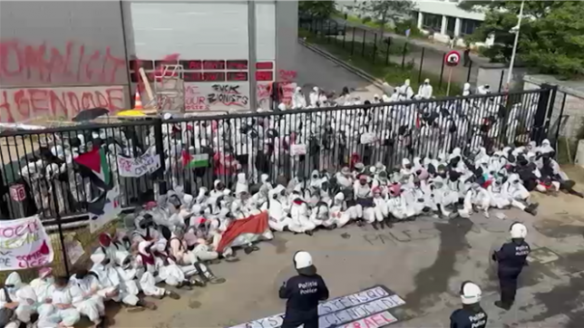 La police est intervenue en nombre pour procéder à des arrestations.