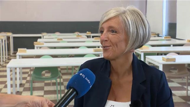 La directrice d'une école communale de Jumet va donner un petit cours de sophrologie à ses élèves juste avant qu'ils ne débutent le CEB.
