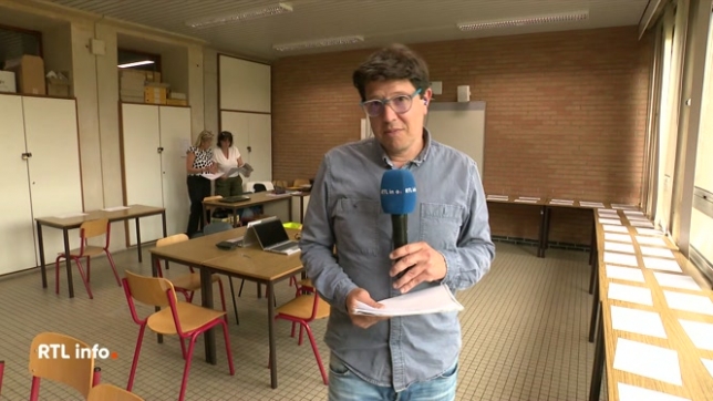 La première épreuve du CEB a eu lieu ce lundi matin. Dès l'après-midi, les enseignants entament la correction des copies. Une étape très chronométrée. Le point en direct avec Julien Crête.