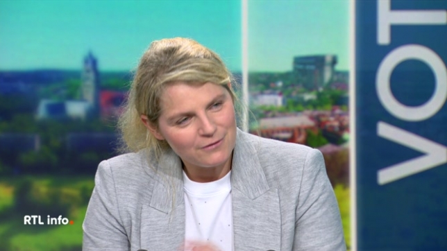 On retrouve en plateau Caroline Sury pour donner ses bons plans pour rester connecté sans surcoût lors des vacances à l'étranger.
