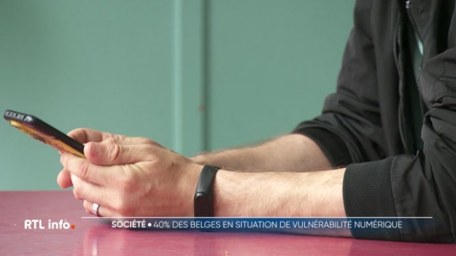 Le dernier rapport d'UNIA qui lutte contres les discrimiations indique que 40 % des Belges seraient en situation de vulnérabilité numérique. Cela concerne différents profils, jeunes et seniors, avec un impact concret au quotidien.