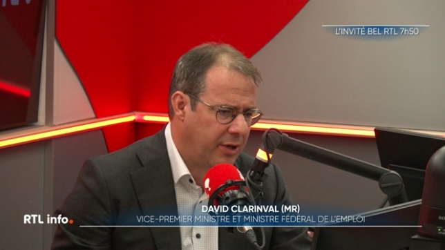 Invité de Martin Buxant dans la matinale de bel RTL, le ministre de l'Economie et de l'Emploi a indiqué que la réforme du chômage implique un meilleur contrôle des malades de longue durée, sans indiquer comment ces contrôles seront effectués. Extrait.