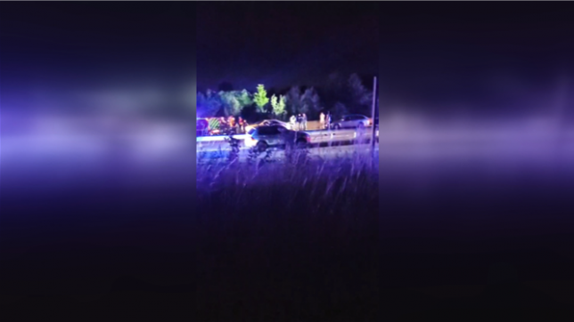 Une course-poursuite mortelle s’est produite près d’Angevillers en France. Un go-fast suspect était pris en chasse par la police belge lorsqu’il s’est arrêté brusquement. Ses occupants ont pris la fuite à pied. Un policier belge et un fuyard ont été fauchés par une voiture en sens inverse.