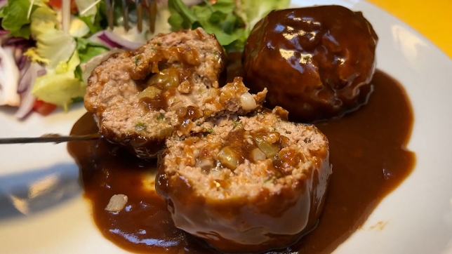 Boulets liégeois adaptés pour l’espace par le chef de L’Amirauté à Tilff (Esneux), Frédéric Lambert, et validés par l’astronaute belge Raphaël Liégeois