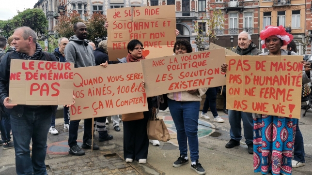 Manifestation devant le home de Latour.