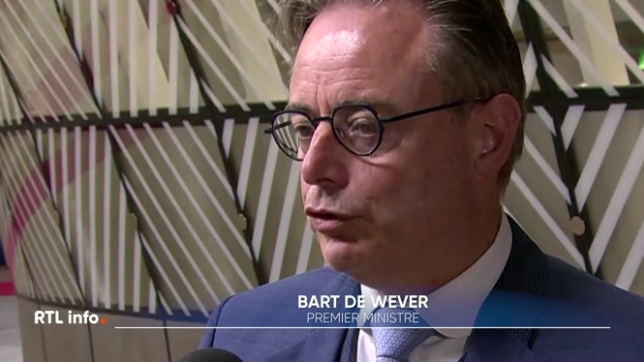 Sous pression pour arracher un accord commercial avec les Etats-Unis, les Européens, réunis en sommet jeudi, cherchent la formule pour apaiser Trump sur ce front, après avoir consenti une hausse historique de leurs dépenses militaires à l'Otan.