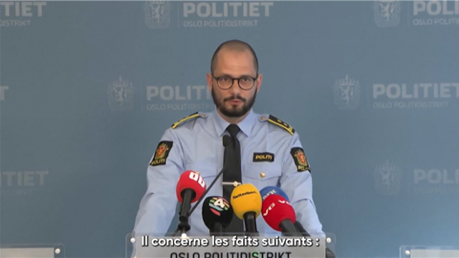 Le fils aîné de la princesse de Norvège Mette-Marit est soupçonné de trois viols et de 20 autres infractions, annonce la police norvégienne à l'occasion de la clôture de l'enquête le visant, ouverte il y a 10 mois. L'enquête est désormais entre les mains du parquet qui devra décider de poursuivre ou non Marius Hoiby.

L'enquête est désormais entre les mains du parquet qui devra décider de poursuivre ou non Marius Hoiby, a dit l'avocat de la police, Andreas Kruszweski, lors d'une conférence de presse.

Marius Borg Hoiby, né d'une relation antérieure au mariage de sa mère Mette-Marit avec le prince héritier Haakon, est visé par une enquête depuis son arrestation le 4 août 2024, soupçonné d'avoir agressé sa compagne.

Ces faits ont déclenché une série d'autres révélations et plaintes par plusieurs victimes.

Le fils aîné de la princesse, âgé de 28 ans, est en particulier soupçonné d'un viol avec pénétration et de deux viols sans pénétration, a précisé la police.
Le fils aîné de la princesse de Norvè