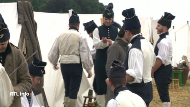 Pour le 210e anniversaire de la bataille de Waterloo, le site attend près de 15.000 visiteurs durant deux jours. Chaque année, des figurants du monde entier participent à la reconstitution historique.