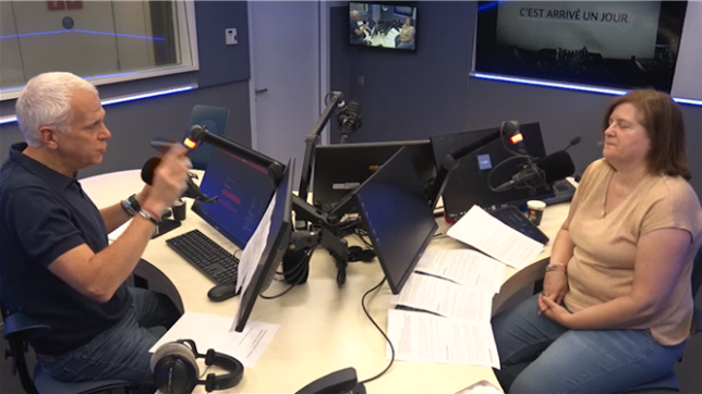 Dans cet épisode de C'est arrivé un jour, Luc Gilson explore les origines de l'Ommegang, cet événement festif qui puise ses origines au XIVe siècle, avec la guide bruxelloise Isabelle Ghislain.