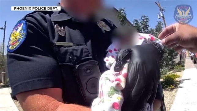 L’agent Brian Bower avec l’enfant