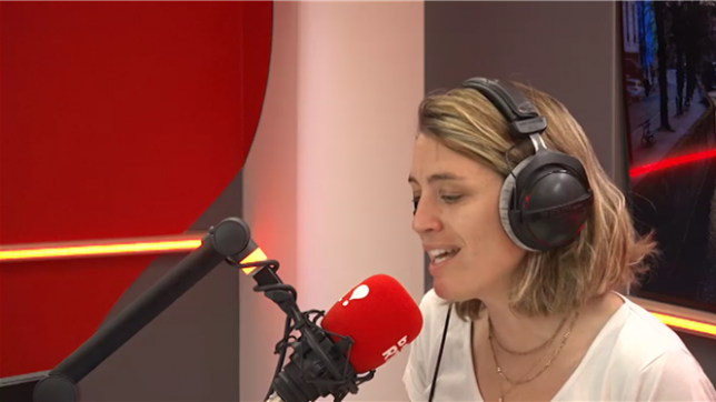 Dans le focus ce lundi matin sur bel RTL, Pauline Laurent s'intéresse à l'interdiction qui est entrée en vigueur en France. Il est désormais interdit de fumer sur les plages chez nos voisins. Une interdiction qui concerne également les parcs, jardins publics, abords des écoles et équipements sportifs. L'occasion de se demander quelles sont les règles chez nous ?
Où ne peut-on plus fumer ?