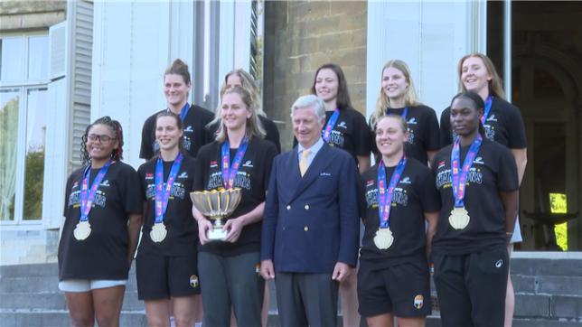 Après le sacre, les félicitations : les Cats sont chez le Roi, qui félicite son équipe nationale, victorieuse d’un deuxième titre européen ce dimanche.