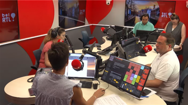 La vétérinaire Hélène Biller recommande de mettre de la crème solaire aux chiens sur leur ventr qui est moins protégé par les poils et donc plus exposé aux coups de soleil.