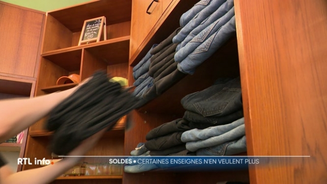 Les soldes d'été ont commencé aujourd'hui. Il y a des réductions dans beaucoup de domaines comme l'électroménager, les meubles et les vêtements. Les soldes poussent à la chasse aux bonnes affaires mais tous les commerces ne suivent pas le mouvement.