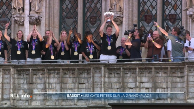 Les championnes d'Europe de basket ont savouré leur retour au pays. Les Belgian Cats ont été reçues hier par le roi Philippe au château de Laeken. Elles ont surtout profité d'un bain de foule sur la grand-place de Bruxelles. Le rendez-vous traditionnel des sportifs qui réalisent des exploits.