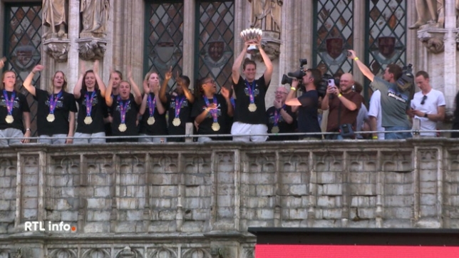 Les championnes d'Europe de basket ont savouré leur retour au pays. Les Belgian Cats ont été reçues hier par le roi Philippe au château de Laeken. Elles ont surtout profité d'un bain de foule sur la grand-place de Bruxelles. Le rendez-vous traditionnel des sportifs qui réalisent des exploits.