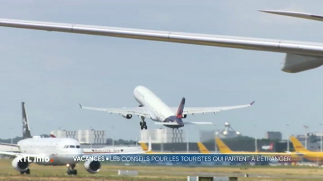 A quelques jours des départs en vacances, le ministère des Affaires étrangères lance une campagne à destination des touristes belges qui partent à l'étranger. Le SPF publie des avis de voyage informant les voyageurs à propos des spécificités de certaines régions et pays en fonction d'indicateurs.