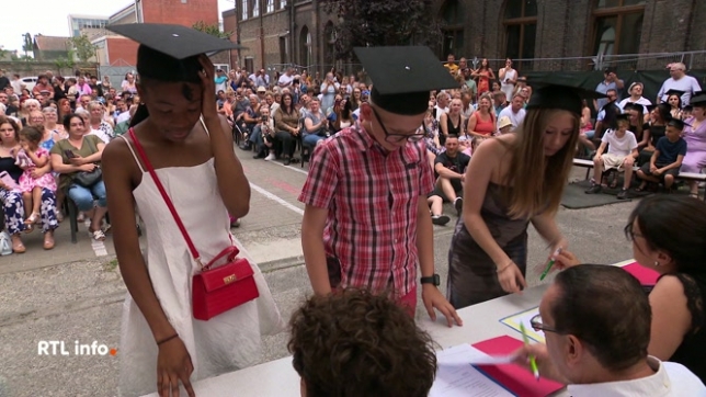 86,9% des élèves de 6ème primaire ont réussi le CEB, un résultat stable par rapport à 2024. A Châtelet, l'Institut Sainte-Marie a fait les choses en grand pour la cérémonie de remise des diplômes.