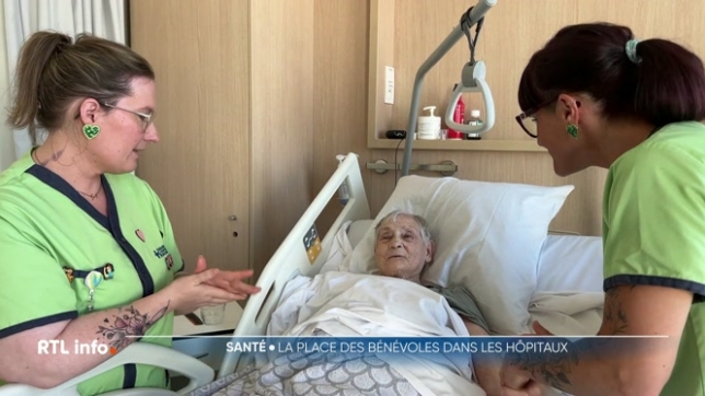 Dans les hôpitaux, des personnes donnent de leur temps et de leur énergie pour aider les patients. Ces bénévoles ont un rôle essentiel auprès des malades, les hôpitaux en ont grand besoin. Exemple au nouvel hôpital Les Viviers à Gilly.
