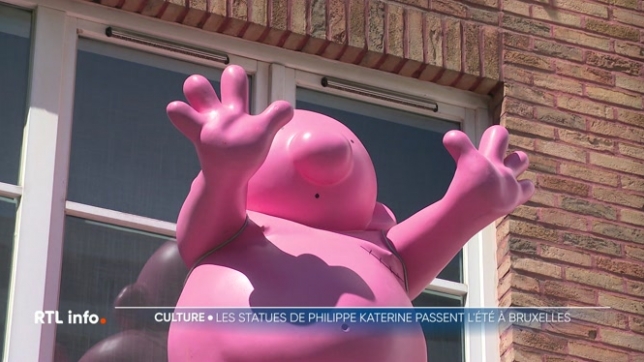 L'artiste Philippe Katrine était aujourd'hui à Bruxelles où il a inauguré une exposition en plein air d'une dizaine de sculptures de Monsieur Rose, son personnage icônique.