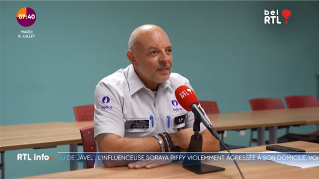 Tout l’été, Bertrand Caroy fait des rappels sur des points essentiels du permis de conduire. Ce lundi : est-on obligé de metre son clignotteur pour sortir d’un rond-point ?