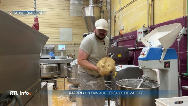 Retour chez nous, avec cette innovation culinaire, du côté de Raeren, dans les cantons de l'est. Une distillerie et une boulangerie ont créé, ensemble, un pain un peu particulier. La recette contient des résidus de céréales, issus de la production de whisky.