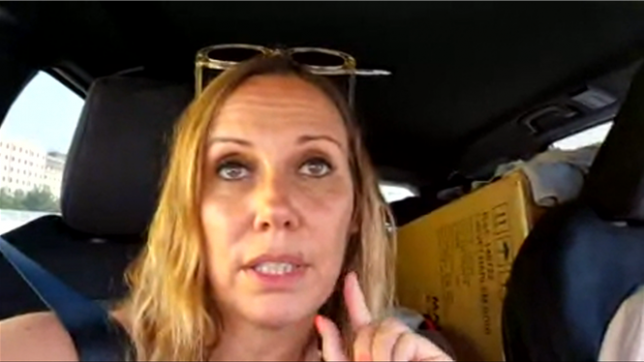 C'est très impressionnant: en route vers le sud de la France, Lorella est témoin des graves incendies près de Marseille