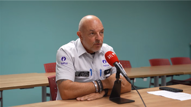 Repassez votre permis avec Bertrand Caroy: qui a la priorité lorsqu'on sort d'un rond-point?