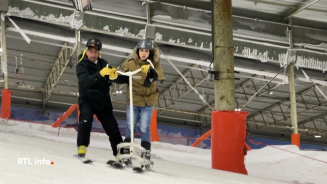 C'est une innovation 100 % belge destinée aux personnes porteuses de handicap. Une machine leur permet désormais de skier debout et non plus assis dans un fauteuil adapté. Ce n'est pas vraiment la saison, mais plusieurs Hutois ont déjà commencé à s'entraîner avant l'hiver.