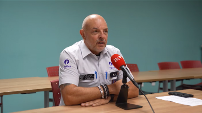 Si un cycliste brûle une priorité de droite et est impliqué dans un accident, qui est en tort?