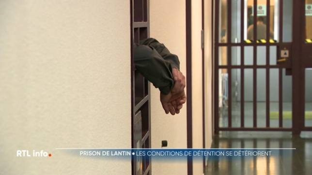 Des proches de détenus de la prison de Lantin lancent un cri d'alarme: depuis l'incendie qui a coûté la vie au pompier Maxime Coessens, les conditions de détention se sont détériorées. Sur place, la situation est très compliquée.