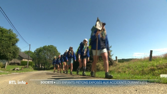 La saison estivale, propice à l'organisation de camps de mouvements de jeunesse, est la période de l'année durant laquelle ont lieu de nombreux accidents de la route impliquant de jeunes piétons. Rappel des mesures à prendre pour marcher en toute sécurité le long des routes.