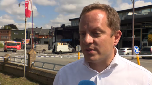 Un périmètre de sécurité est toujours en vigueur actuellement à Marcinelle, après l'explosion d'un bâtiment route de Philippeville. Cela afin de « protéger la population, mais surtout pour assurer les besoins de l’enquête », insiste Eric Goffart, échevin des Travaux Publics (Les Engagés) à la ville de Charleroi. Au moins 8 personnes étaient présentes dans le bâtiment au moment des faits. Un contact a été établi avec toutes les familles concernées, assure l’échevin.