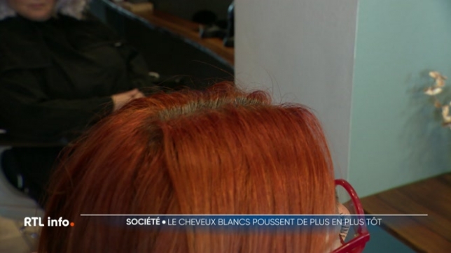 Les cheveux blancs ont tendance à apparaitre de plus en plus tôt. Bien que la génétique joue un rôle important dans leur apparition, le mode de vie entre aussi en cause ; le stress chronique peut avoir un impact sur le grisonnement de nos cheveux.