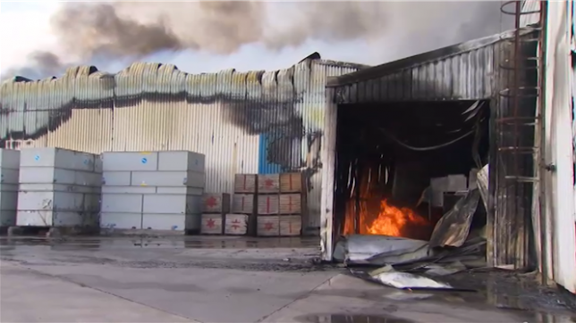 Un violent incendie s'est déclenché au sein de l'entreprise de légumes surgelés Horafrost, causant un important dégagement de fumée. L'entrepôt se situe en Flandre, à Westrozebeke (Staden).
